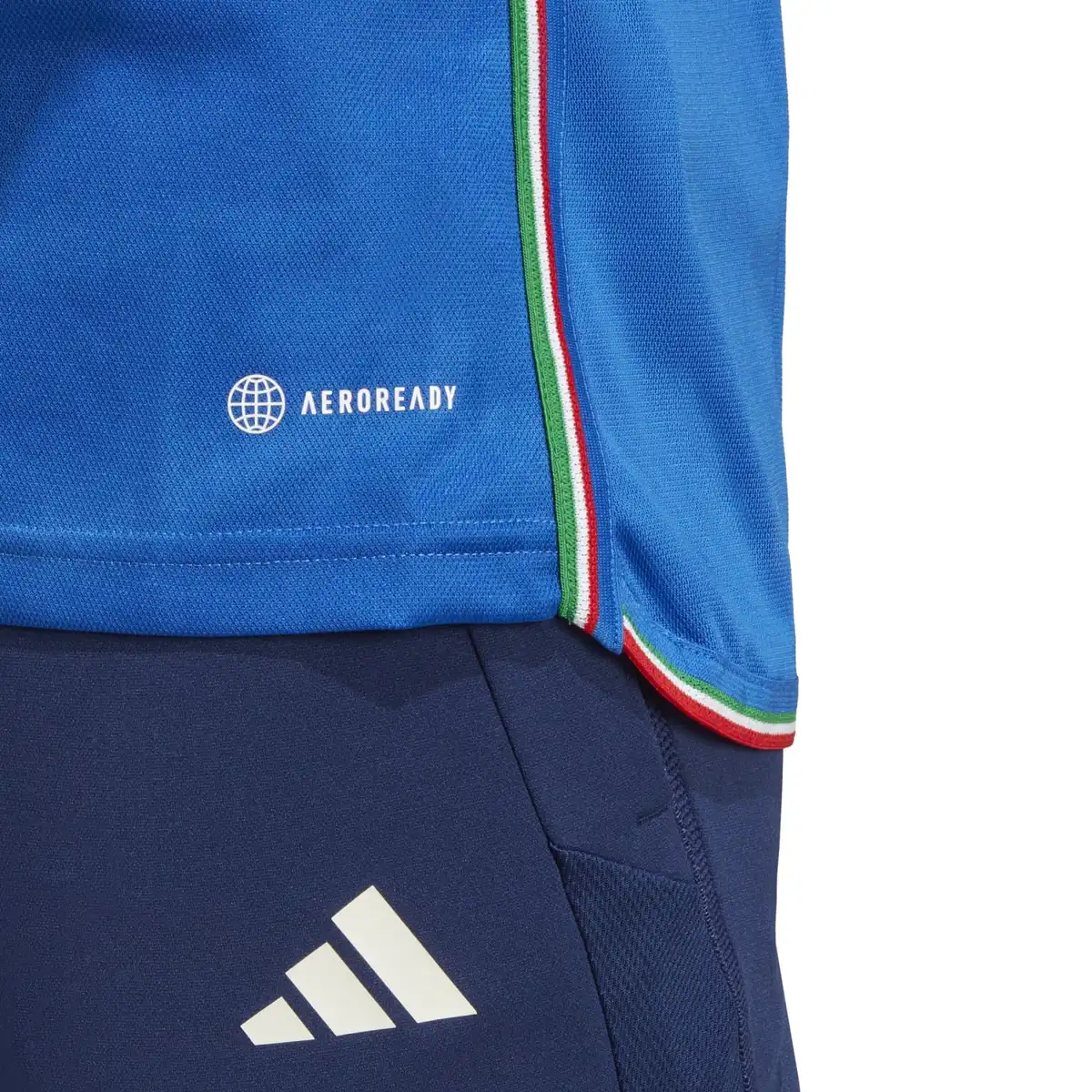HT1613_11_APPAREL_On_Model_Detail_View_2_white.webp