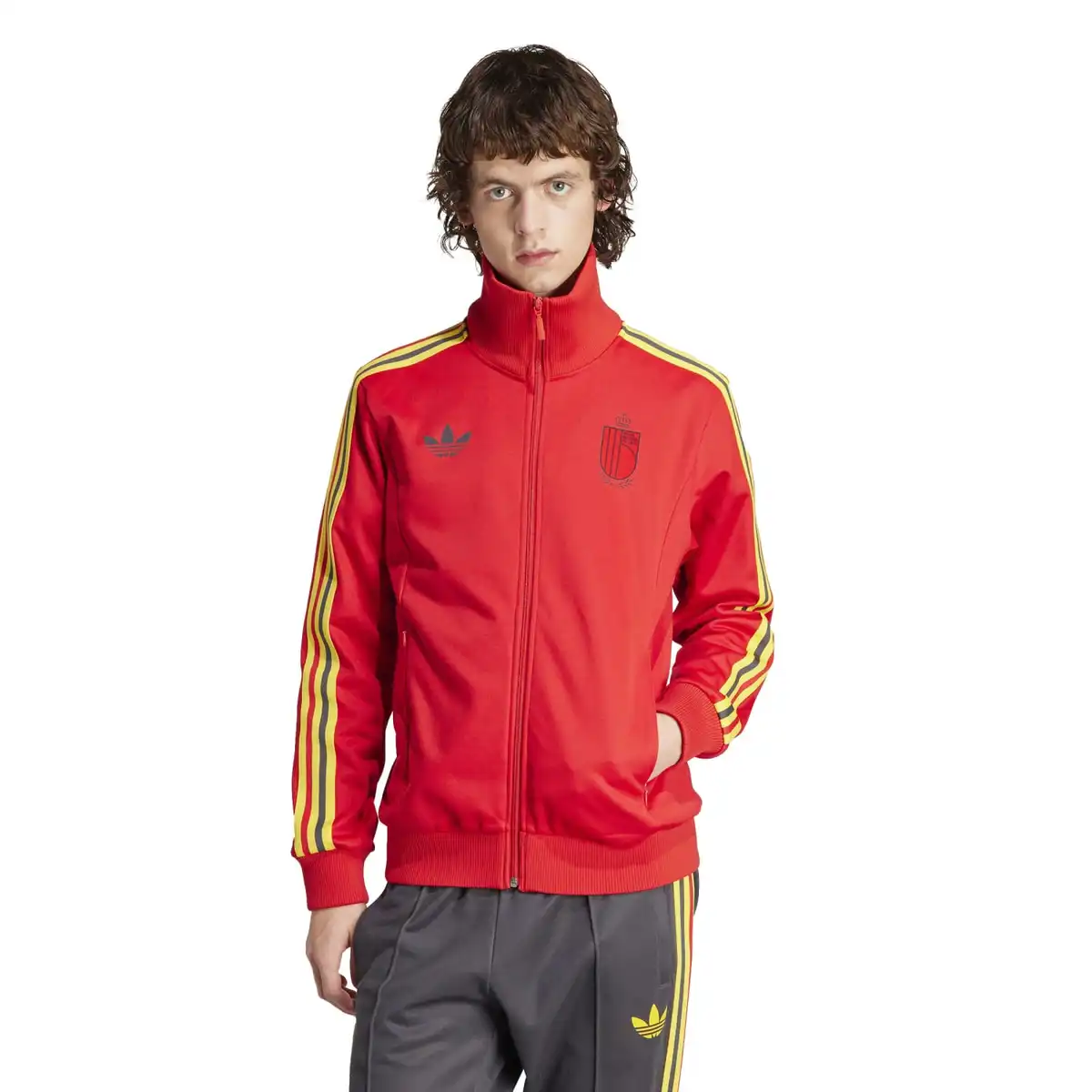IT7801_3_APPAREL_On_Model_Standard_View_white.webp