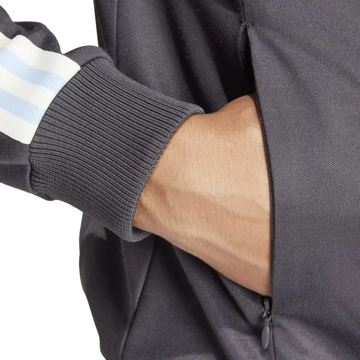 IU2155_7_APPAREL_On_Model_Detail_View_1_white.webp