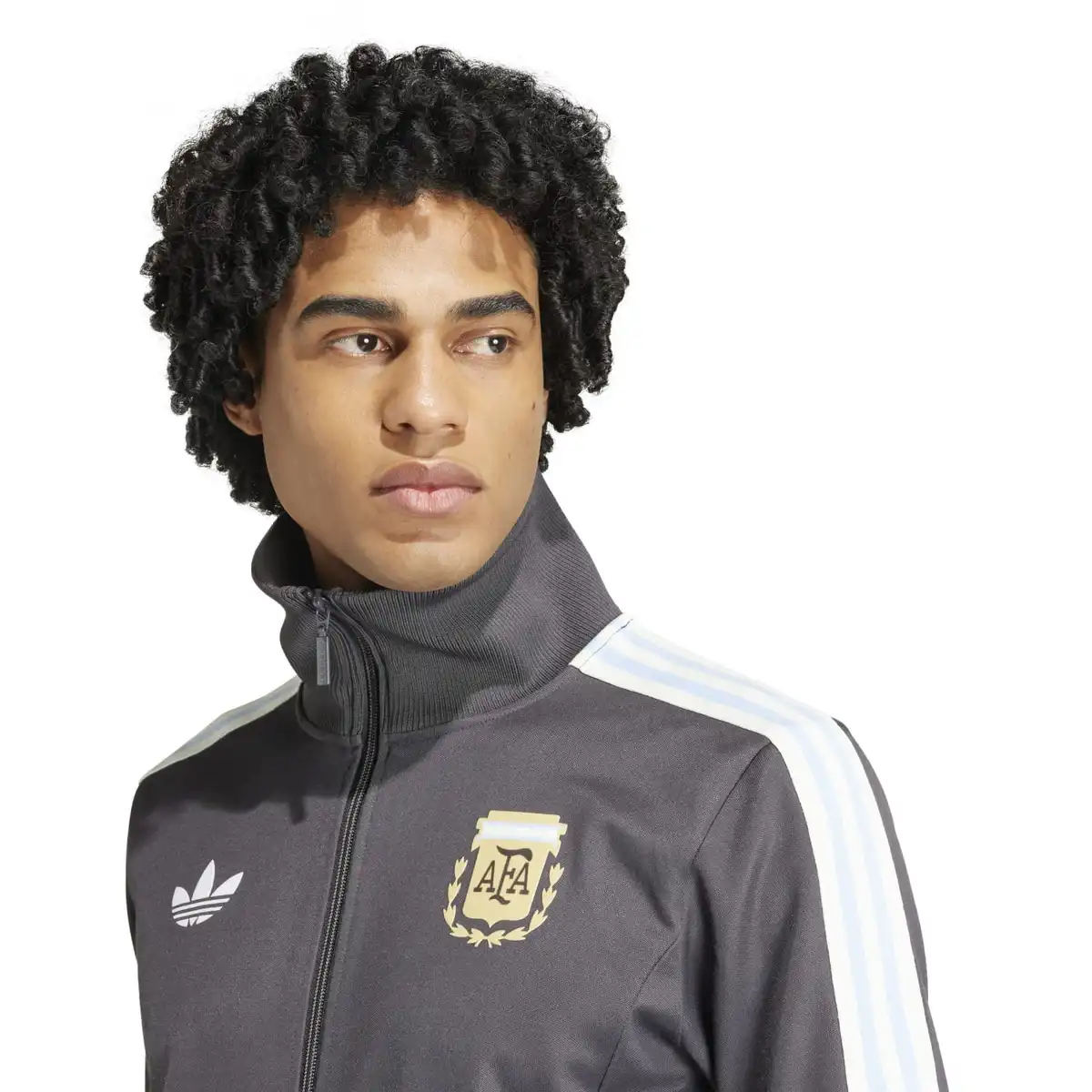 IU2155_8_APPAREL_On_Model_Detail_View_2_white.webp