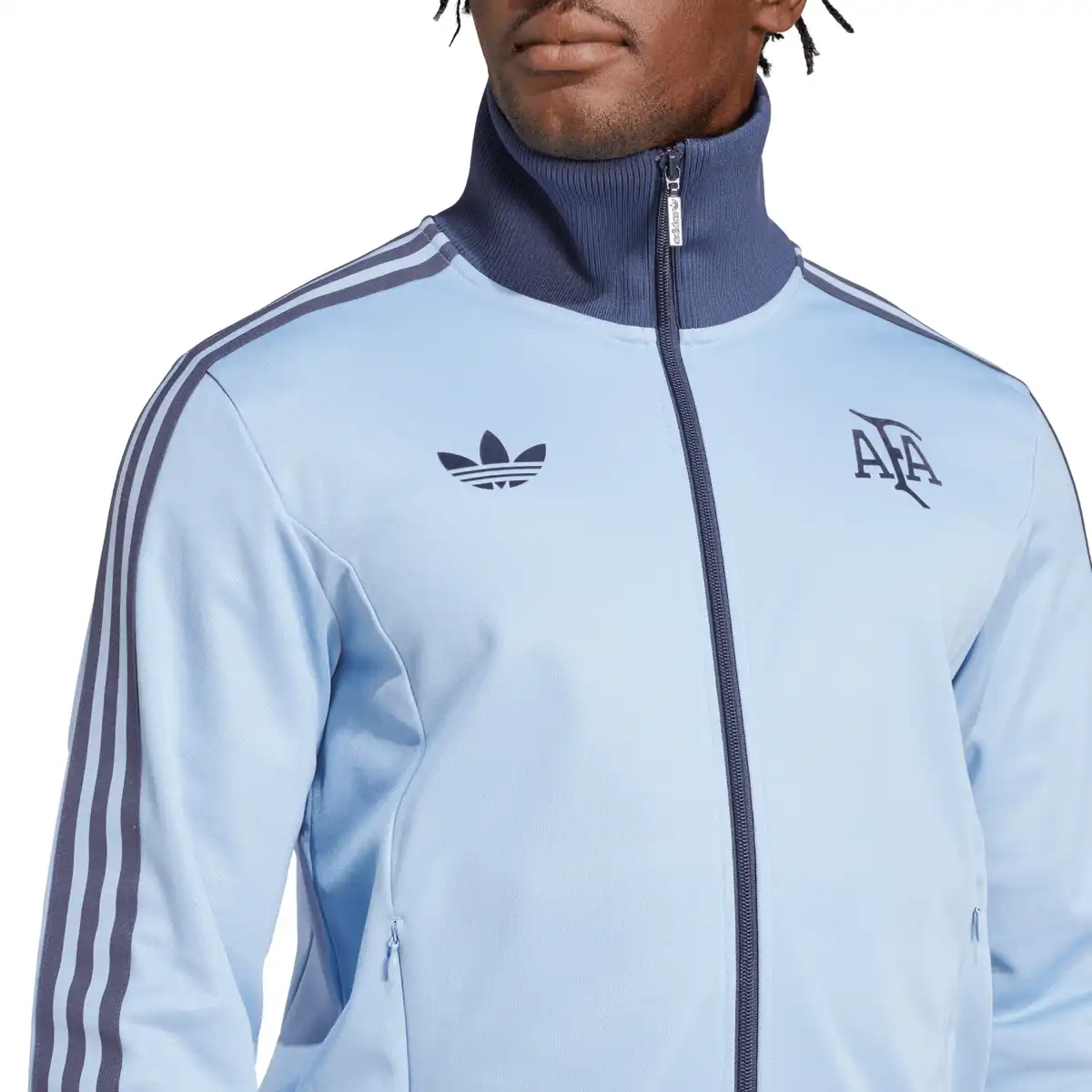 JD9096_5_APPAREL_On_Model_Detail_View_1_white.webp