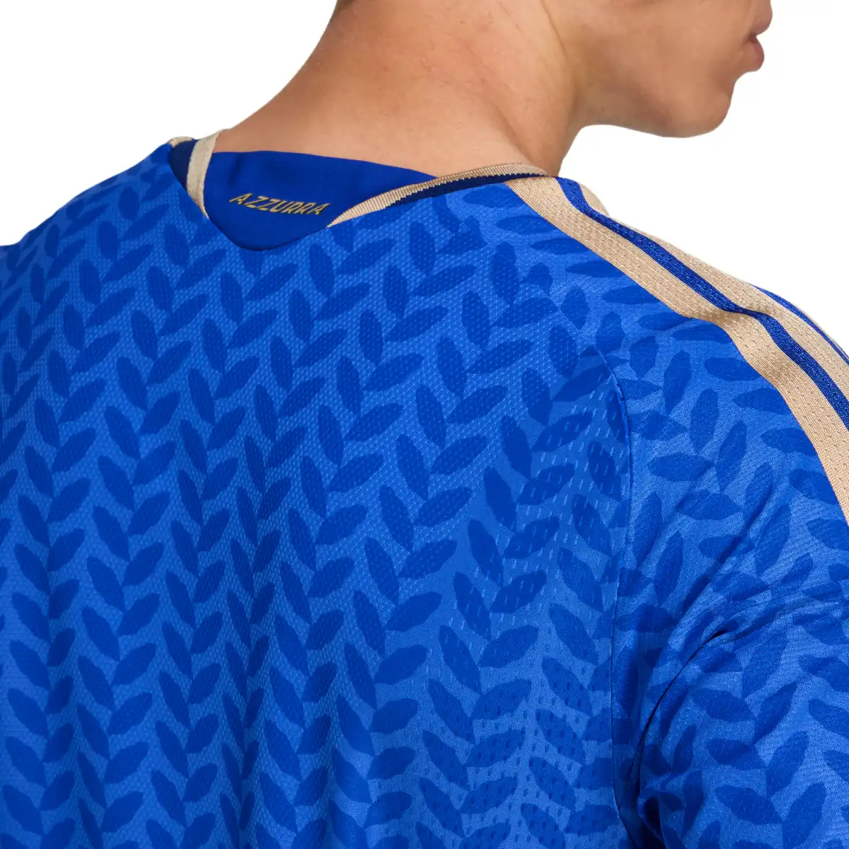 JL6934_6_APPAREL_On_Model_Detail_View_1_white.webp