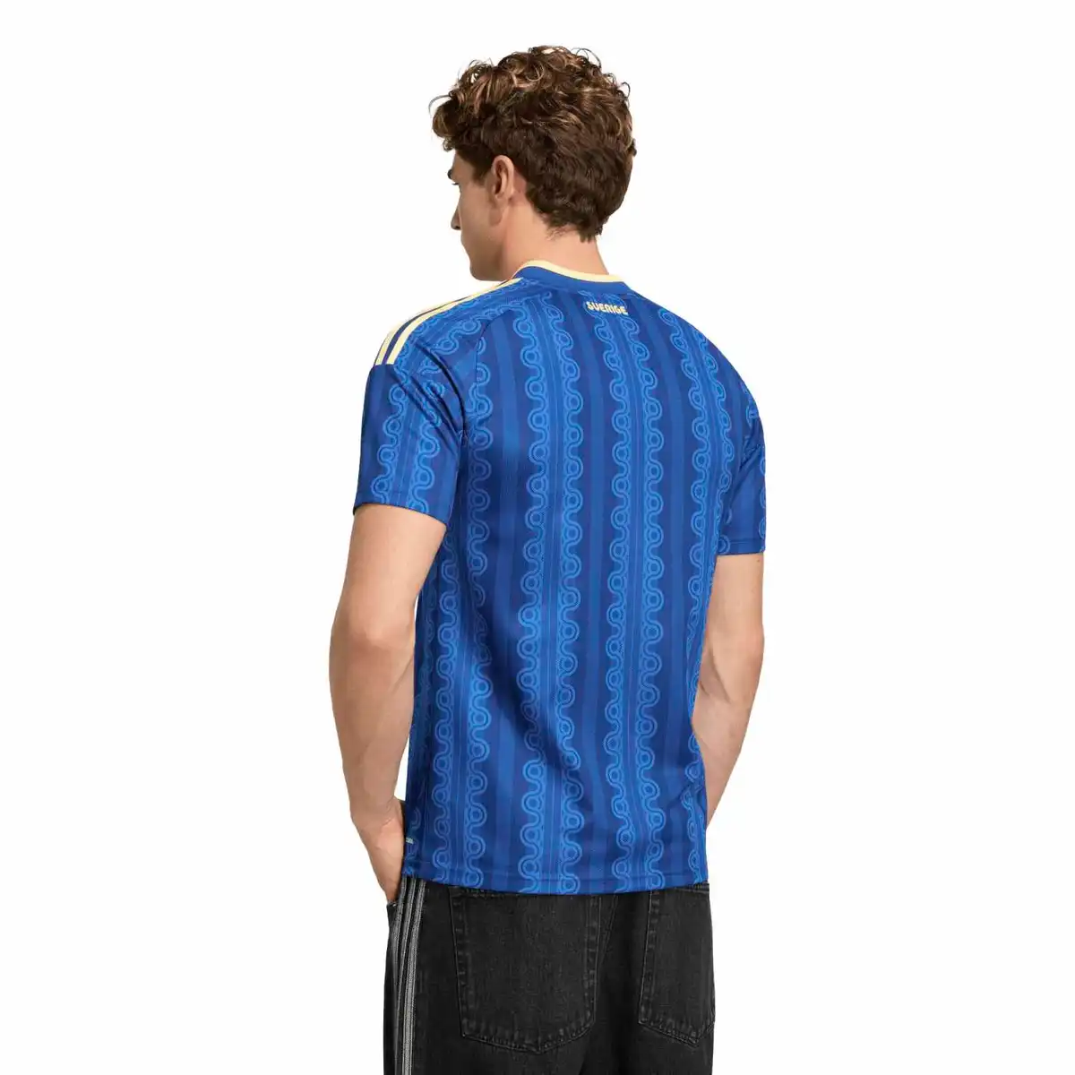 JM5810_4_APPAREL_On_Model_Back_View_white.webp