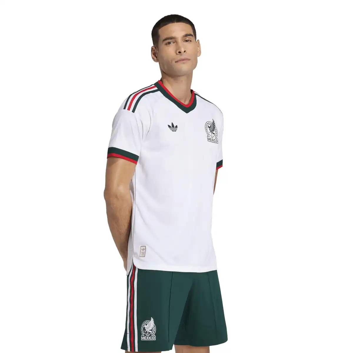 JY5539_4_APPAREL_On_Model_Standard_View_white.webp