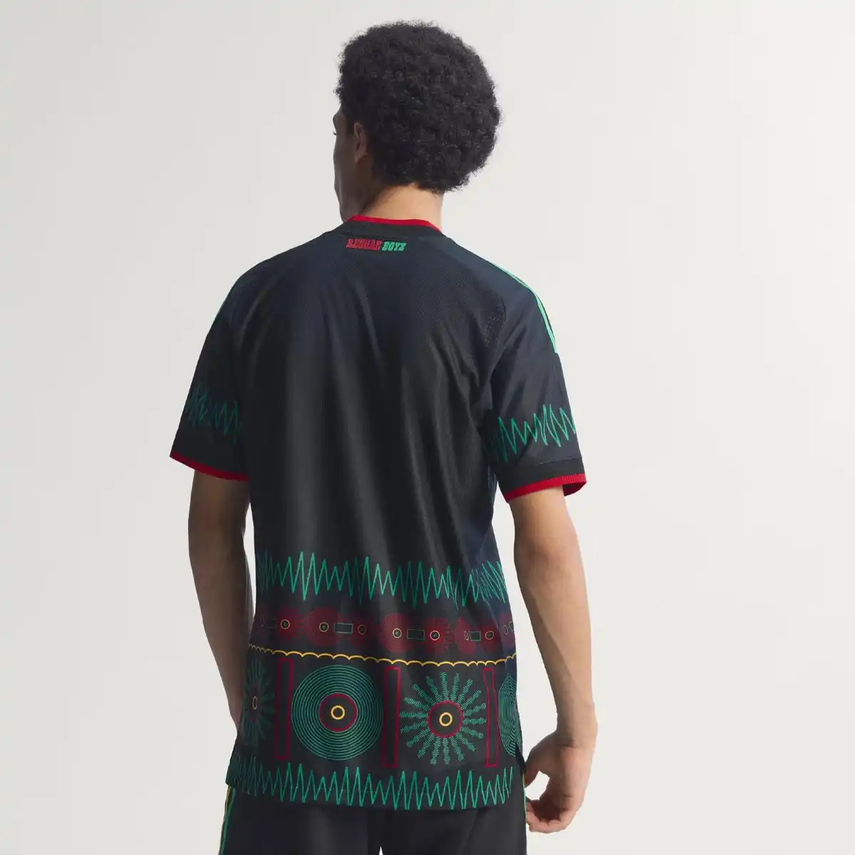 Jamaica_26_x_Bob_Marley_Away_Authentic_Jersey_Black_KB7474_HM3.webp