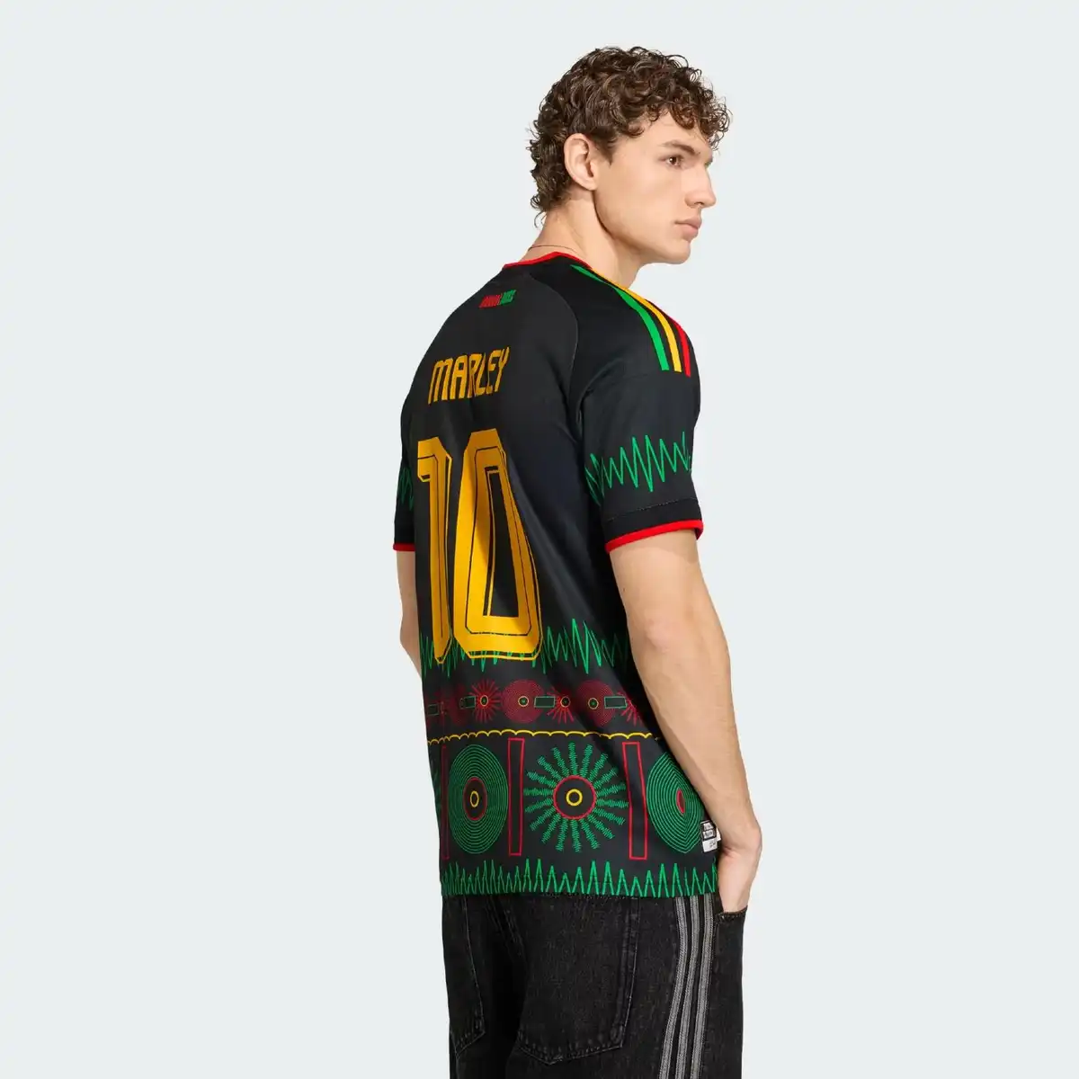 Jamaica_26_x_Bob_Marley_Away_Jersey_Black_KD1149_23_hover_model.webp